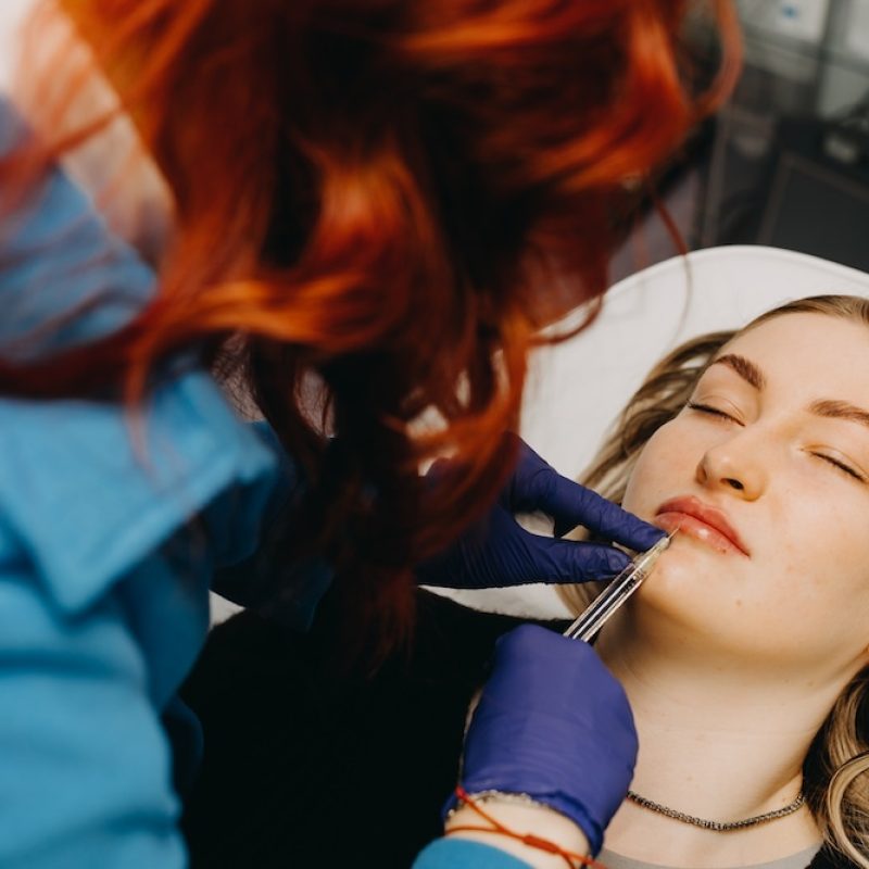 Despre Noi 3 Injectare acid hialuronic pacient clinica alteo bistrita